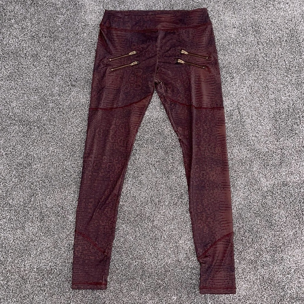 Varley size small legging snake print
